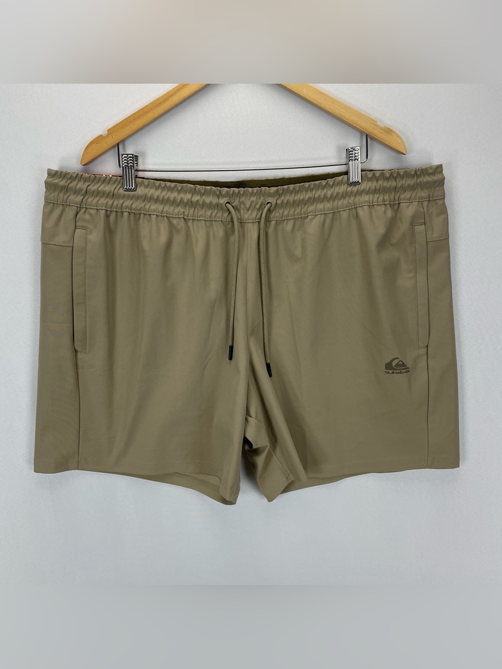 Quicksilver Men’s Active Shorts Size XXL Beige Tan 4 Way Stretch Comfort Waist